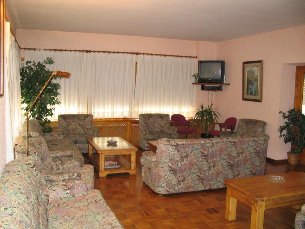 TV a/nebo společenská místnost v ubytování Hotel Escalar