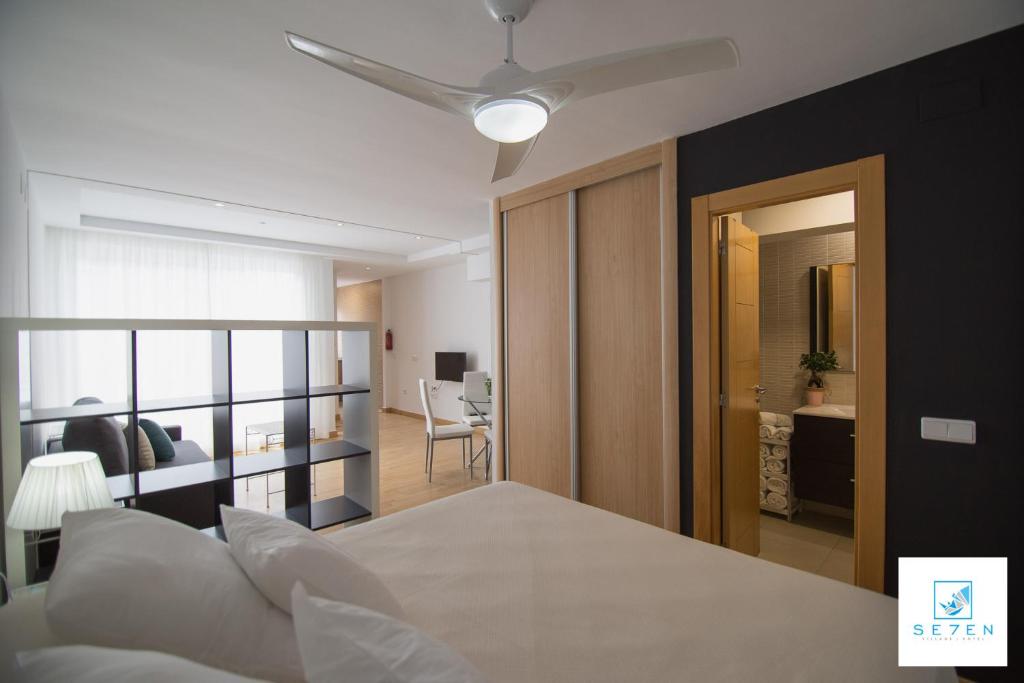 Posteľ alebo postele v izbe v ubytovaní Apartamentos Seven Village