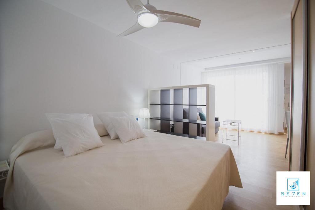 Posteľ alebo postele v izbe v ubytovaní Apartamentos Seven Village