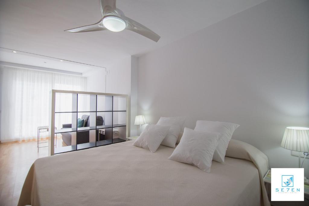 Posteľ alebo postele v izbe v ubytovaní Apartamentos Seven Village