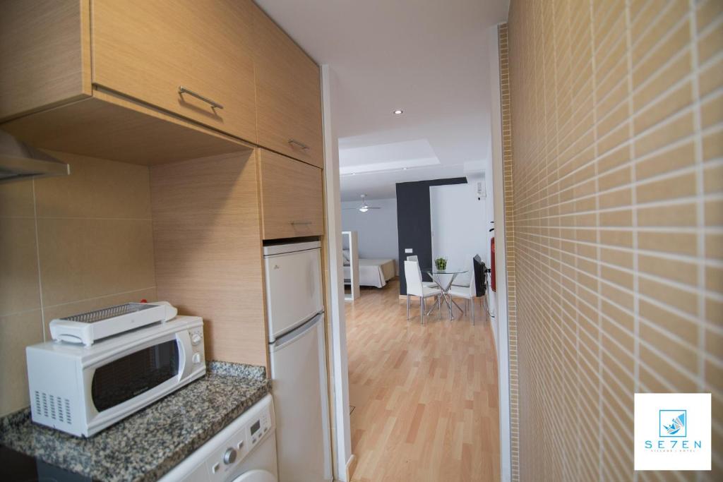 Kuchyňa alebo kuchynka v ubytovaní Apartamentos Seven Village
