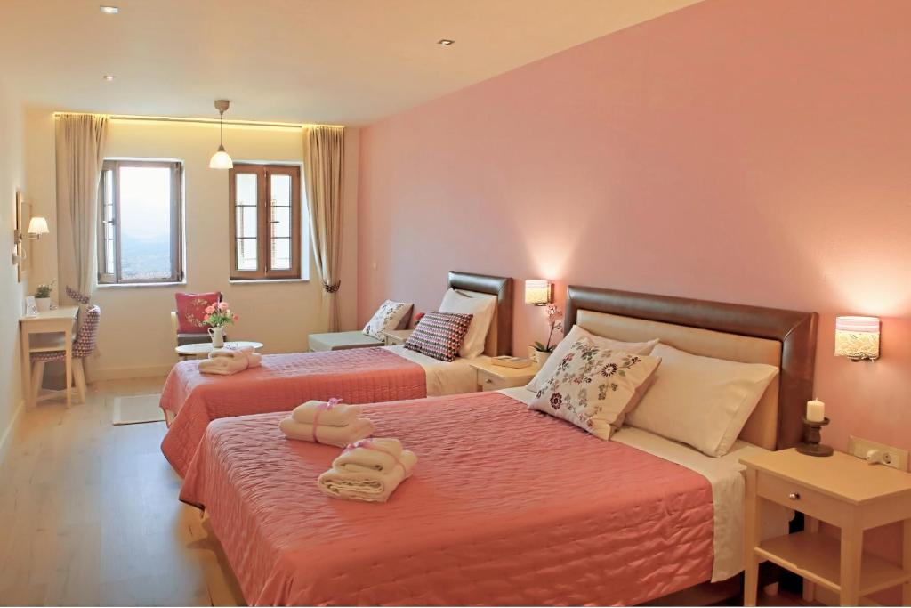 
Family Room with Lake View
