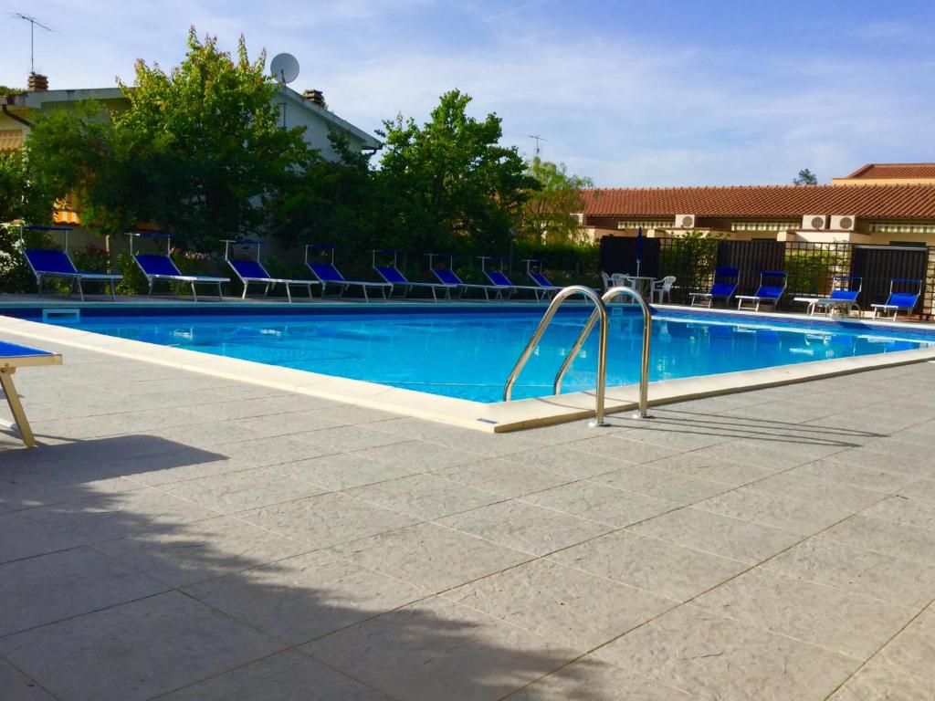 Bazén v ubytovaní Hotel Lilly alebo v jeho blízkosti