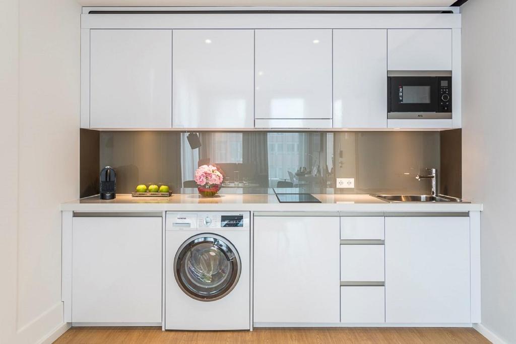 Capri by Fraser Berlin - Resim 14