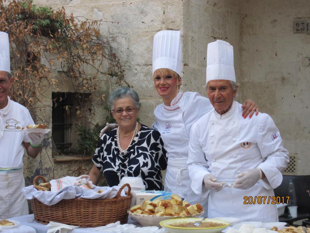 Huéspedes de Sax Barisano