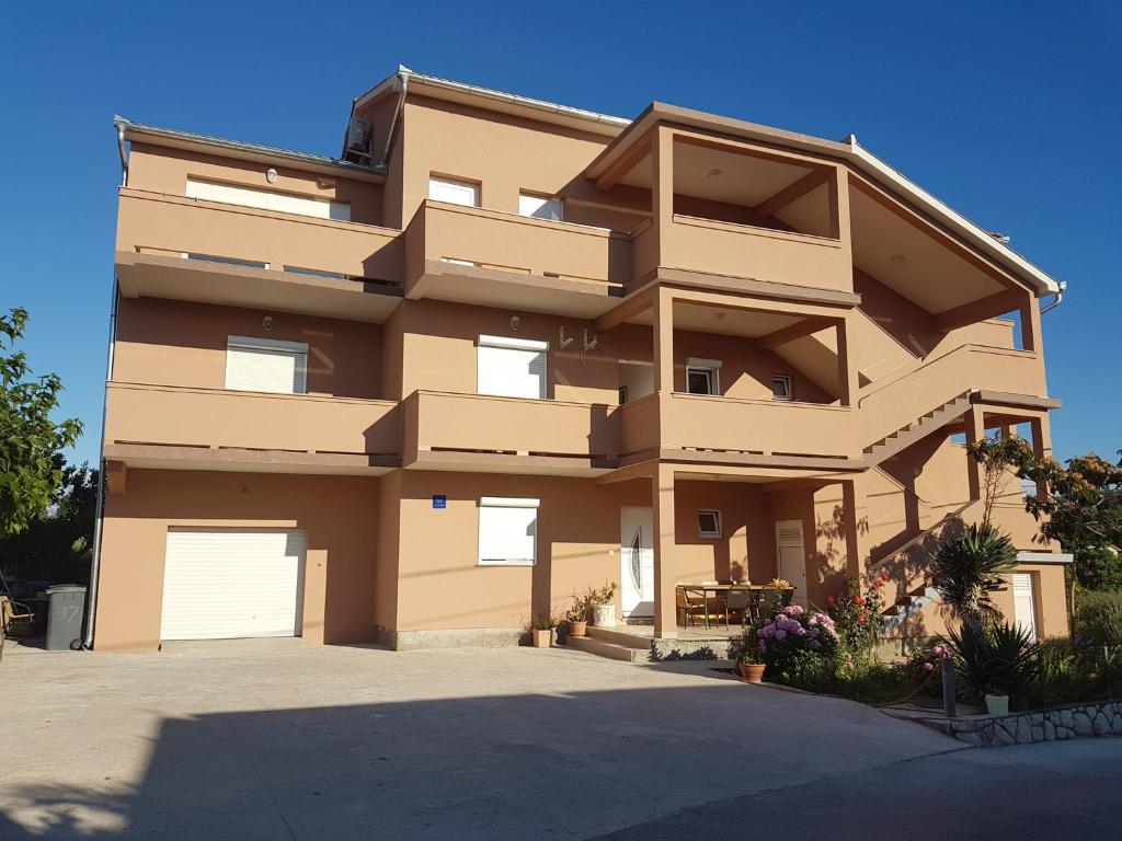 Budova, kde se apartmán nachází