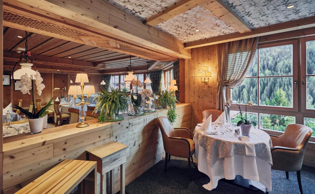 Restaurace v ubytování Hotel Fanes