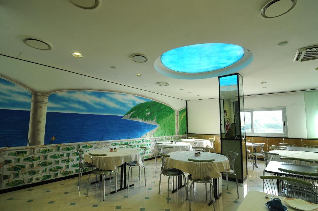 Restaurace v ubytování Hotel Residence Mondial