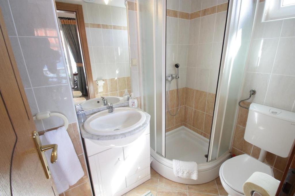 Koupelna v ubytování One-Bedroom Apartment Crikvenica 50