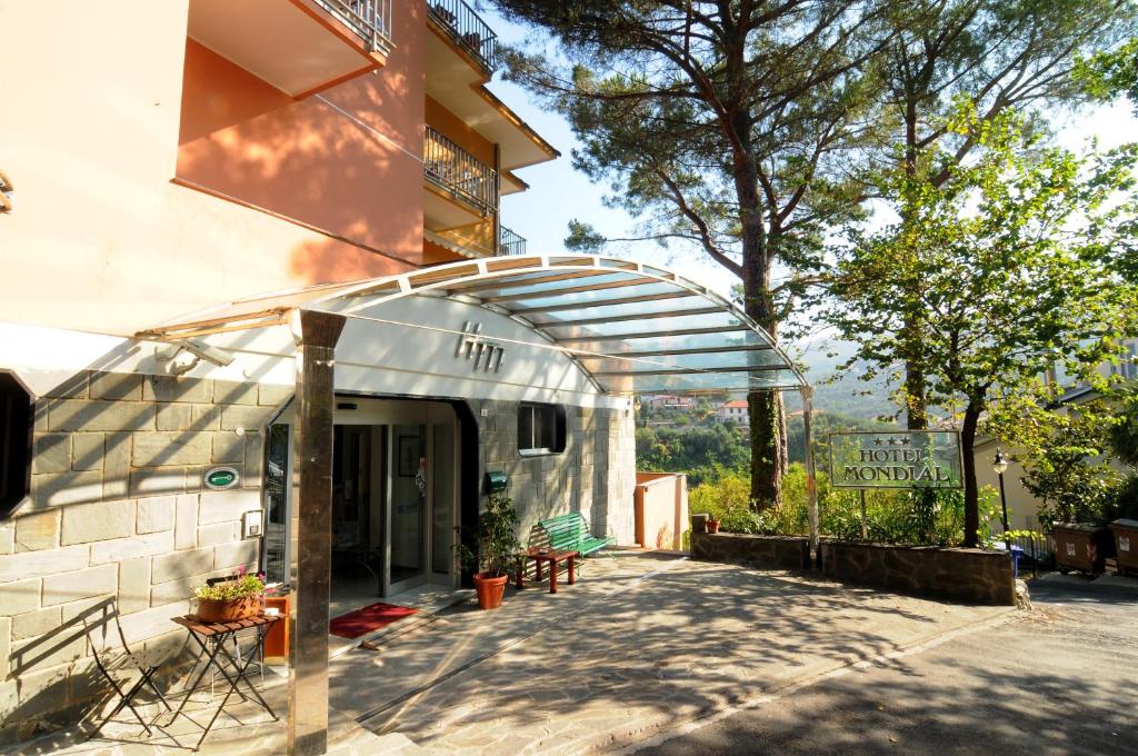 Budova, kde se hotel nachází