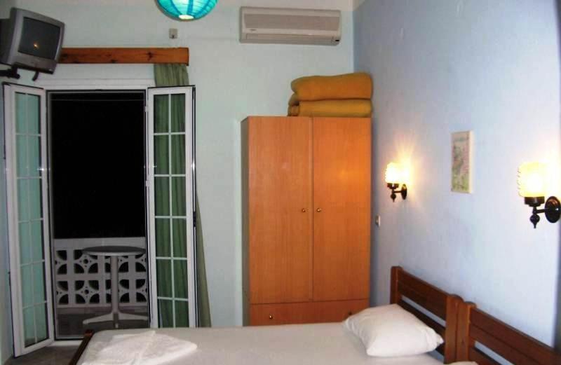 Кровать или кровати в номере Atlantis Hotel