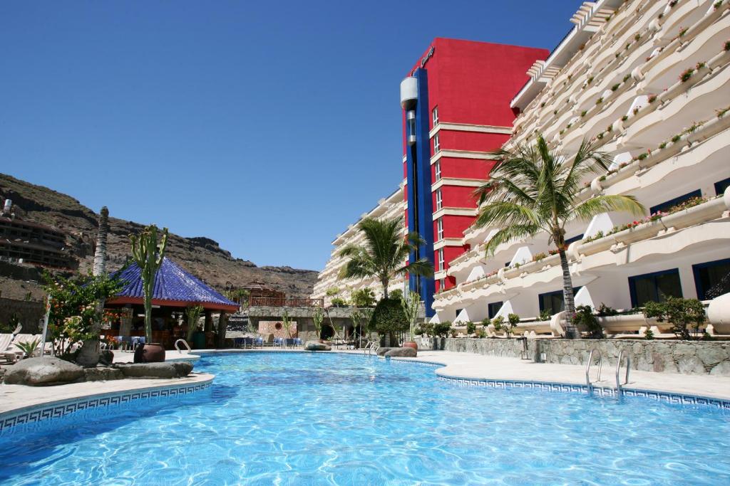 Bazén v ubytování Hotel LIVVO Lago Taurito & Aquapark nebo v jeho okolí