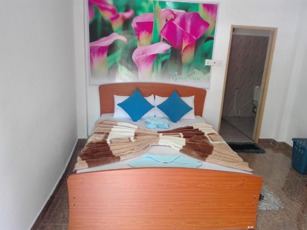 Postel nebo postele na pokoji v ubytování Green View Guest Inn