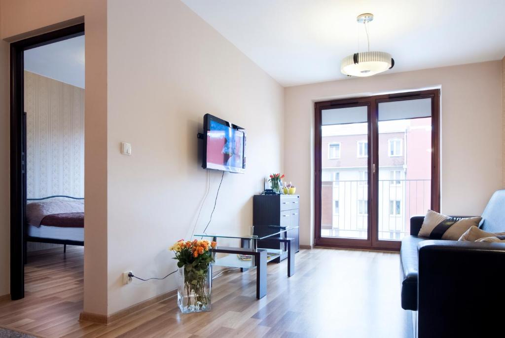 Televízia a/alebo spoločenská miestnosť v ubytovaní Cracow Stay Apartments