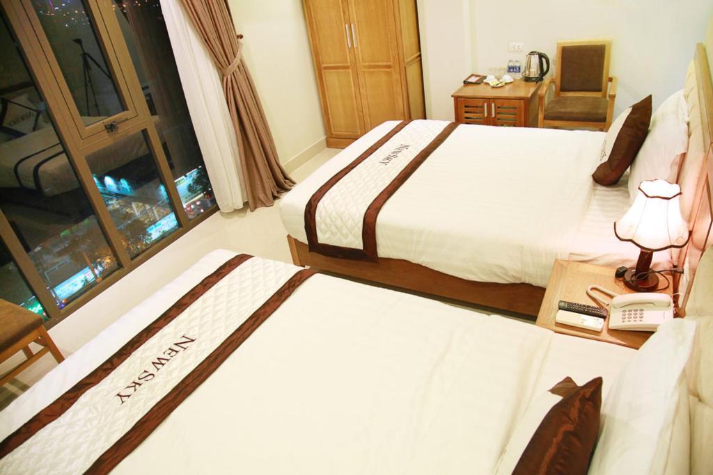 Postel nebo postele na pokoji v ubytování New Sky Hotel