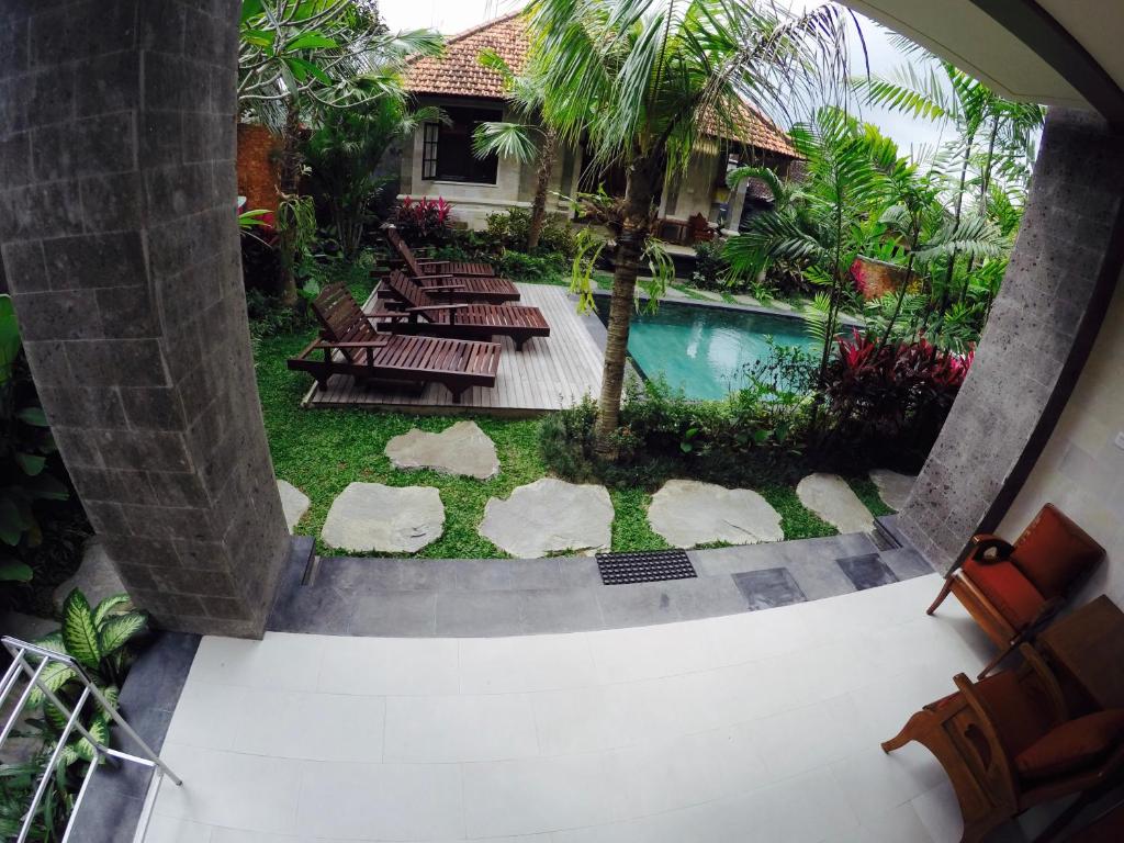 Cahyatika Bed & Breakfast - 9