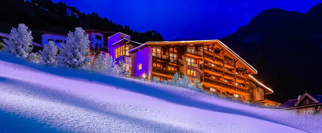 Nespecifikovaný výhled na hory nebo výhled na hory při pohledu z hotelu
