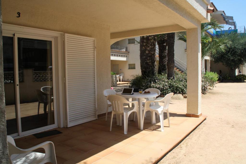 Apartaments Ocean Canada - Three-Bedroom Apartment 3