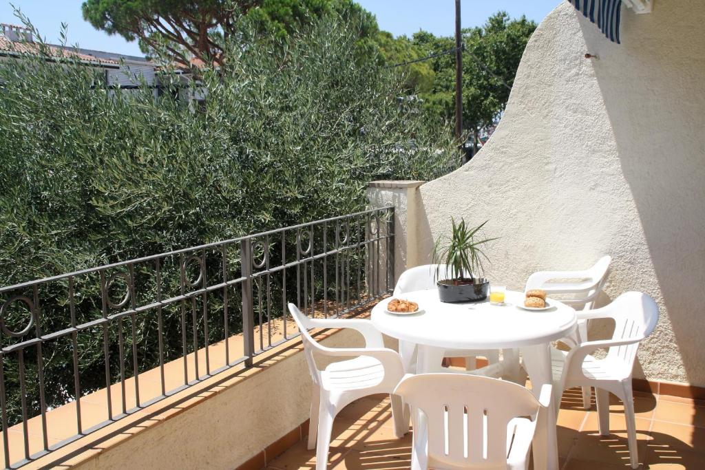 Apartaments Ocean Canada - Three-Bedroom Apartment 22