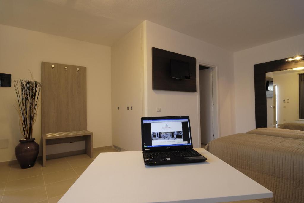 TV a/nebo společenská místnost v ubytování Hotel Ambrosio La Corte