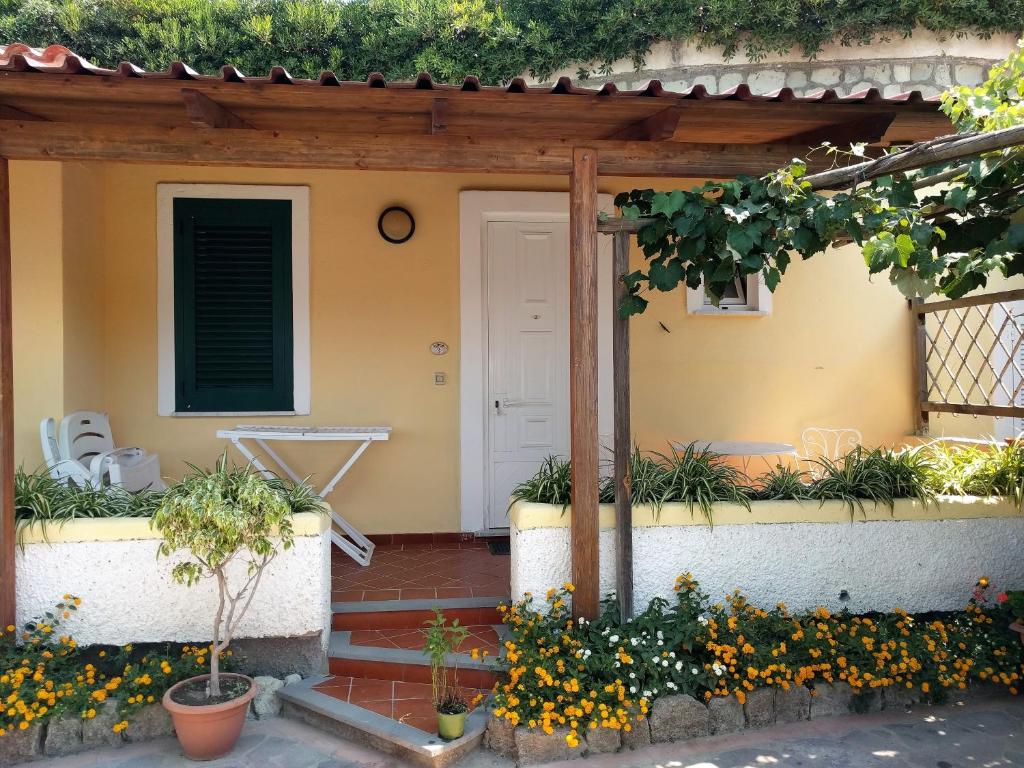 Um jardim em Residence Giardino del Sole