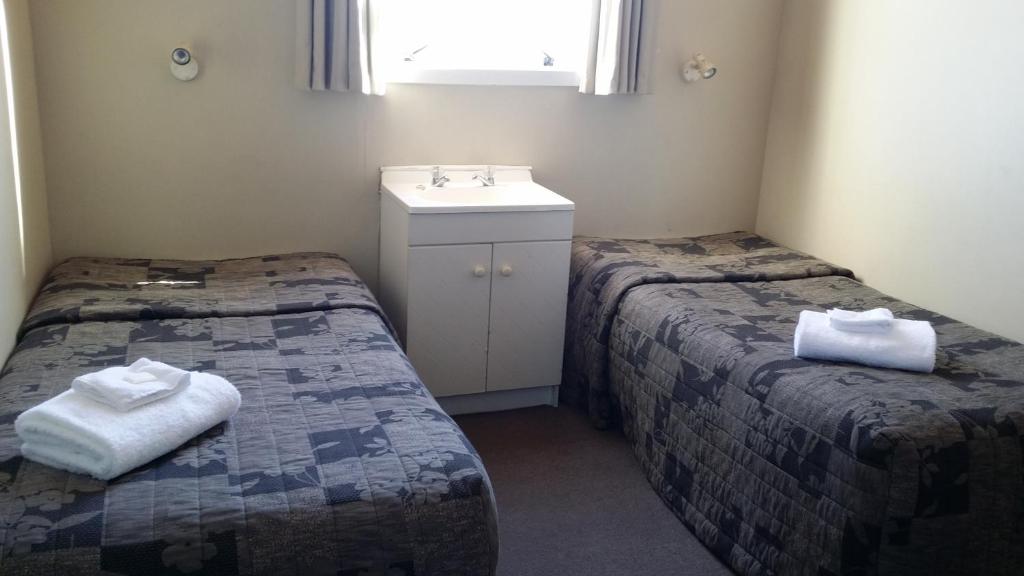 
Budget Twin Room with Shared Bathroom
