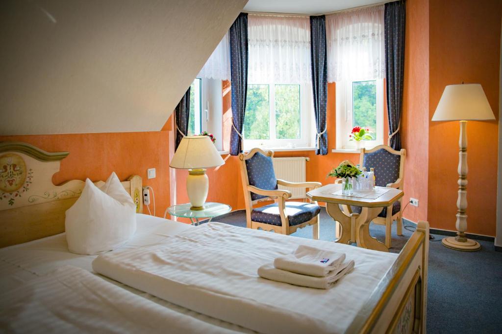 Hotel & Restaurant Waldschlösschen - Deluxe Double Room With Bath