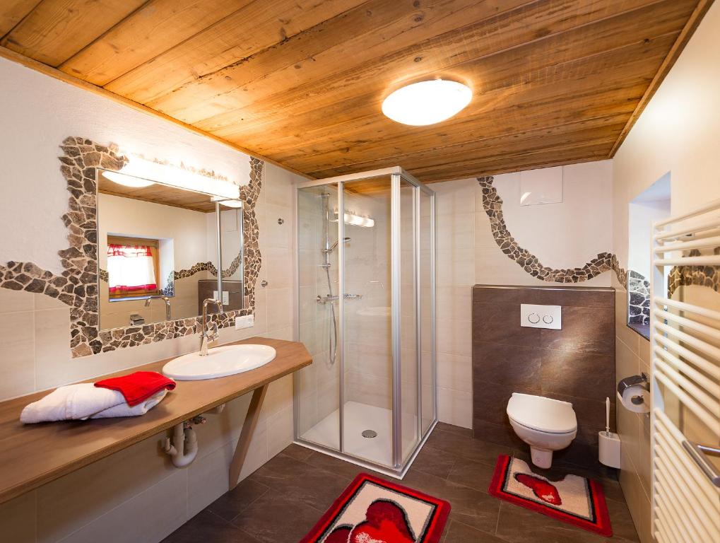 Kúpeľňa v ubytovaní Birnbaum Chalets Grossarl