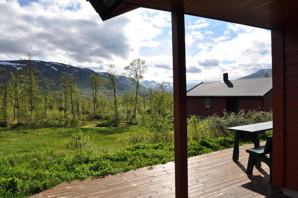 a view from the porch of a house with a picnic table at Liseth Pensjonat og Hyttetun in Eidfjord