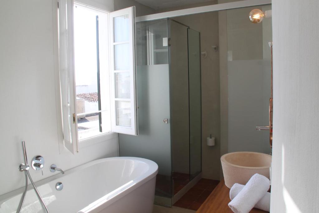 Koupelna v ubytování S'Esparteria Hotel
