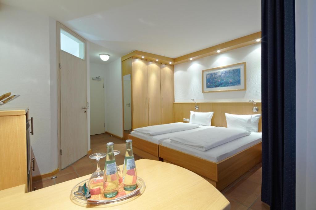 Postel nebo postele na pokoji v ubytování Hotel zur Post