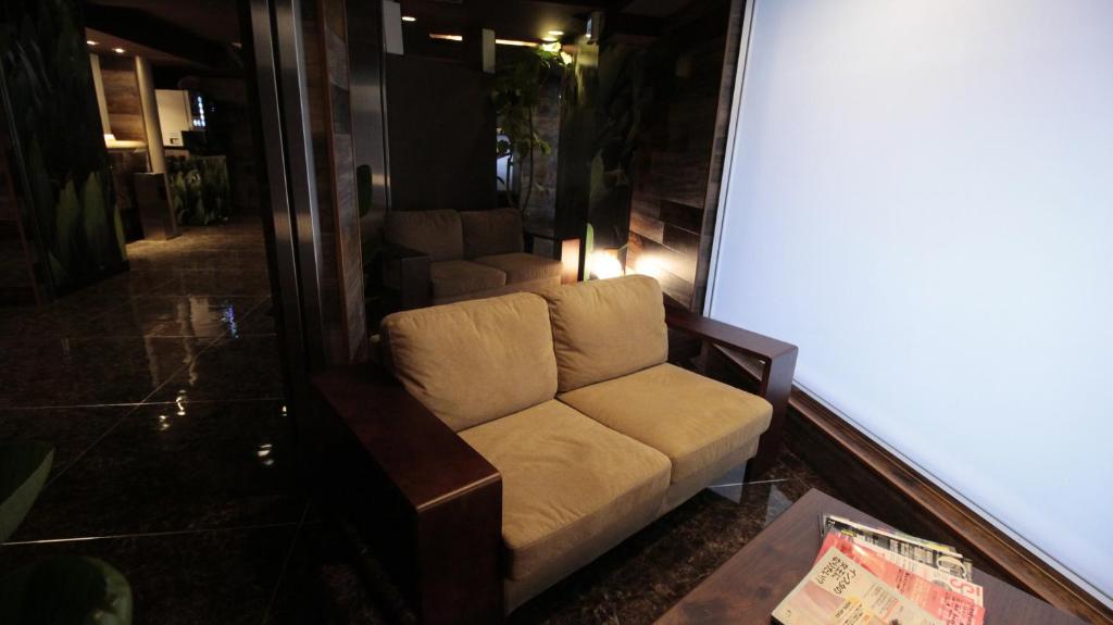 Posezení v ubytování HOTEL ATLAS Shinkabukicho (Adult Only)