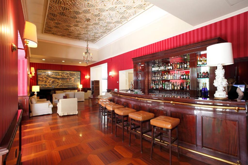 A área de bar ou lounge em Hotel De La Paix