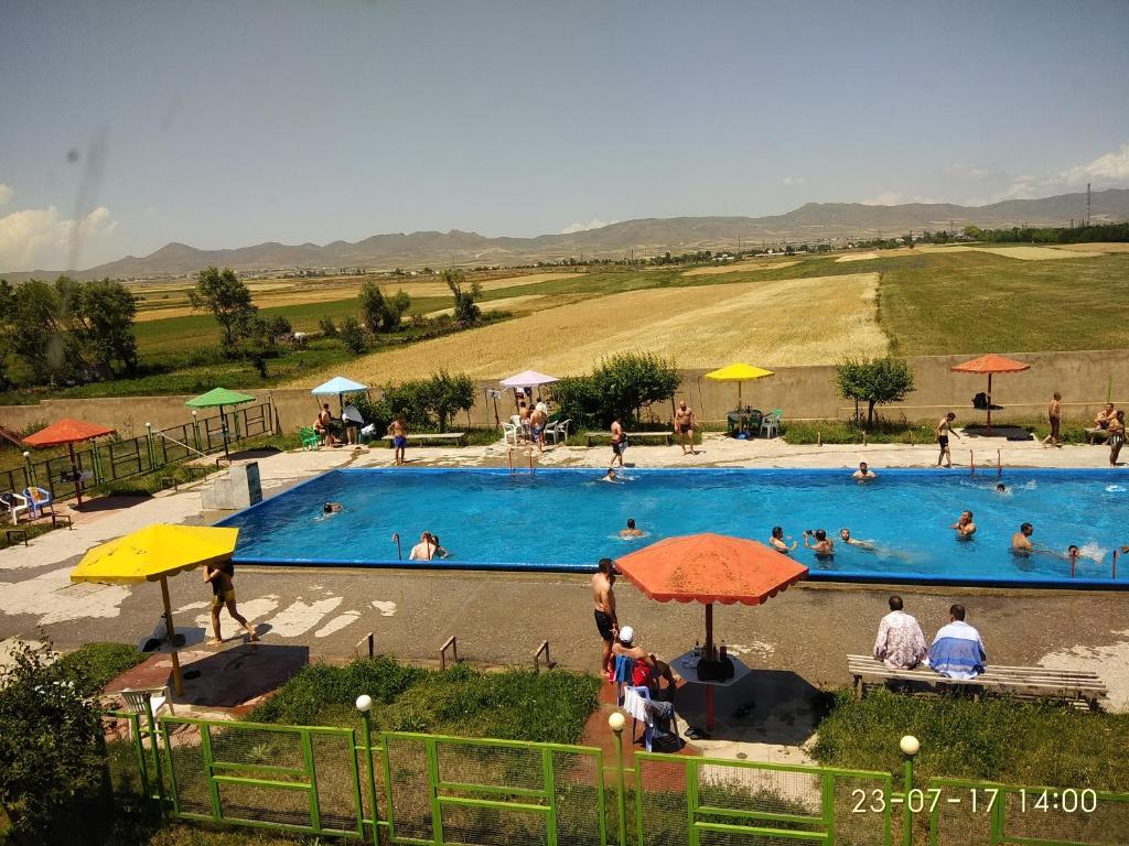 Bazén v ubytování Erazank Hotel nebo v jeho okolí