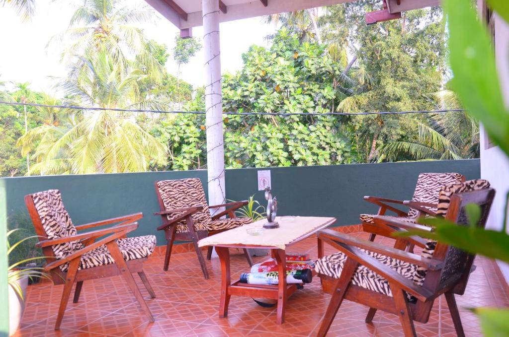 Lilly Palace Villa Guest House - 11