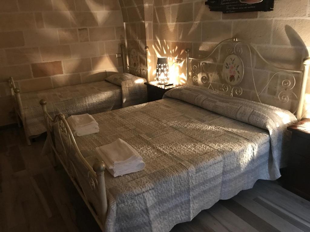 a bedroom with a bed and a couch at Li Caseddi ti lu Cesarinu in Avetrana