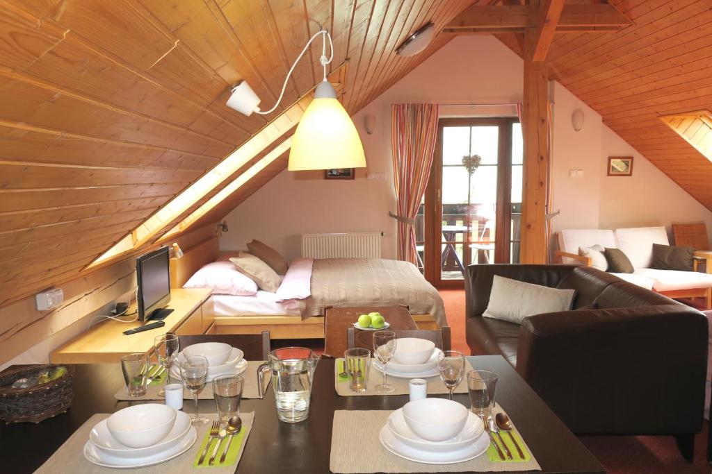 Postel nebo postele na pokoji v ubytování Chalet Hřebenka