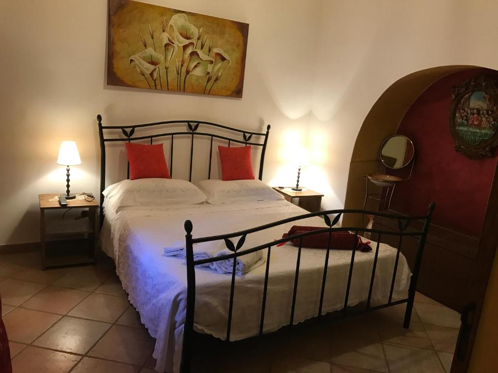 Un pat sau paturi într-o cameră la Il Trulletto