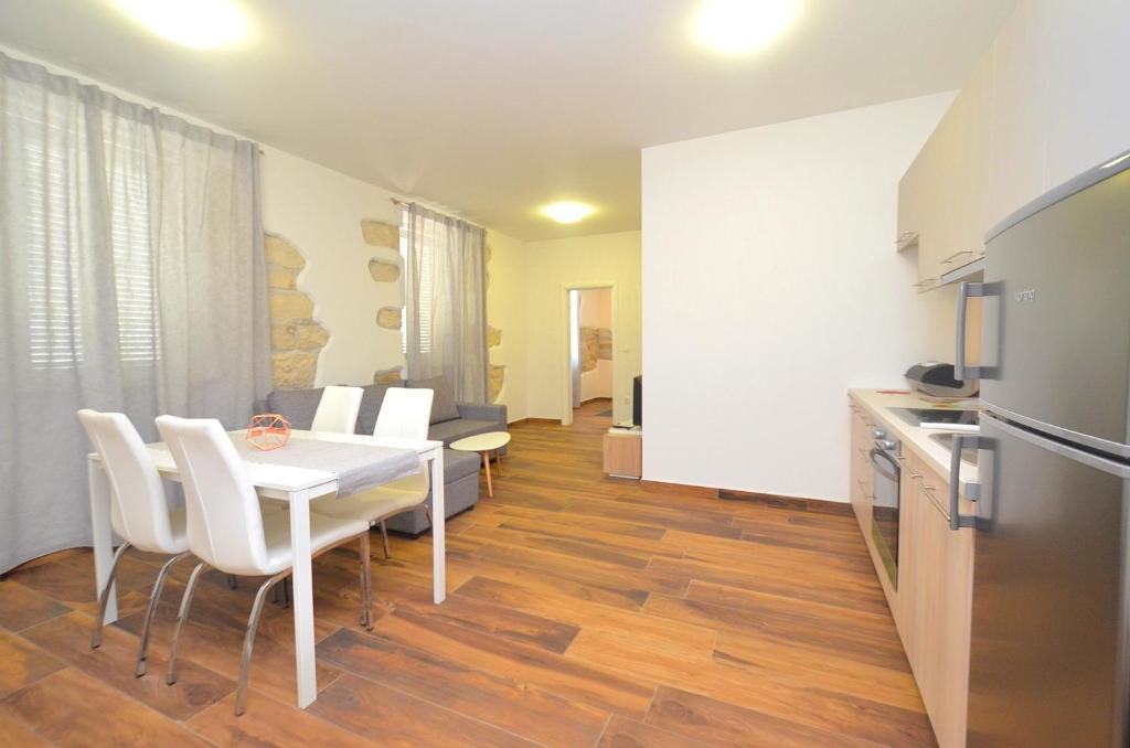 Stella Apartments - 14