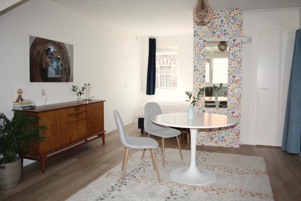 Private top floor, 150 m from the beach! - Housity