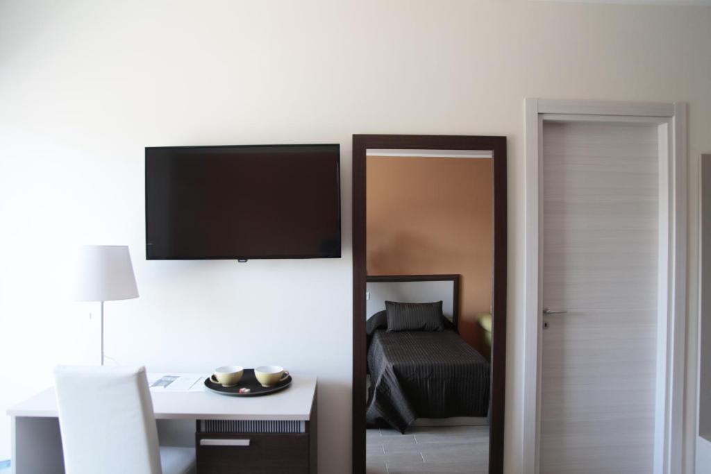 TV a/nebo společenská místnost v ubytování Sud Est Guest House