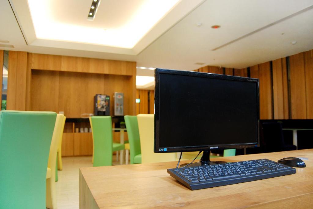 TV a/nebo společenská místnost v ubytování Century Hotel Taoyuan