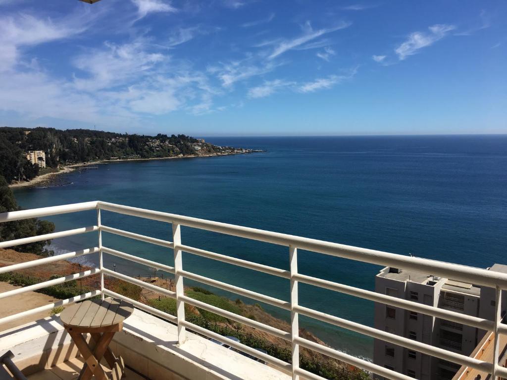 a view of the ocean from a balcony at Condominio Alto Mar in Puchuncaví