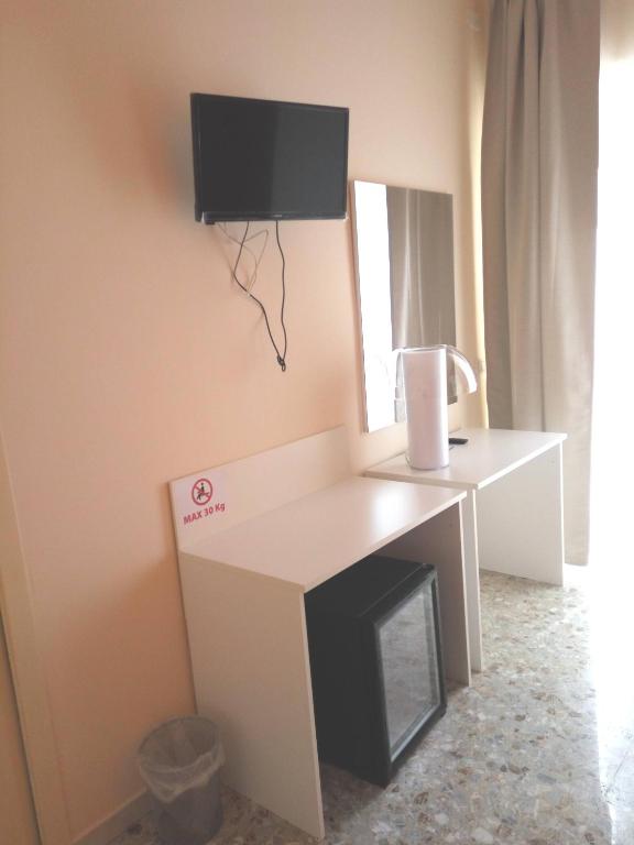 A television and/or entertainment centre at Michelangelo Rooms