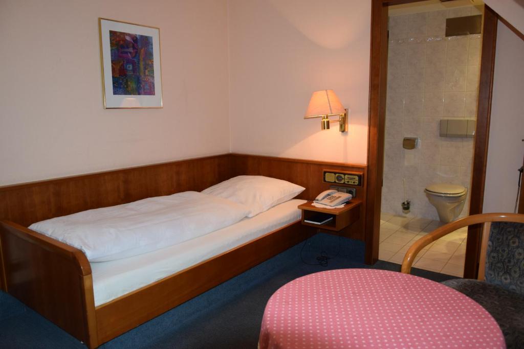 Hotel Grüner Baum - Single Room