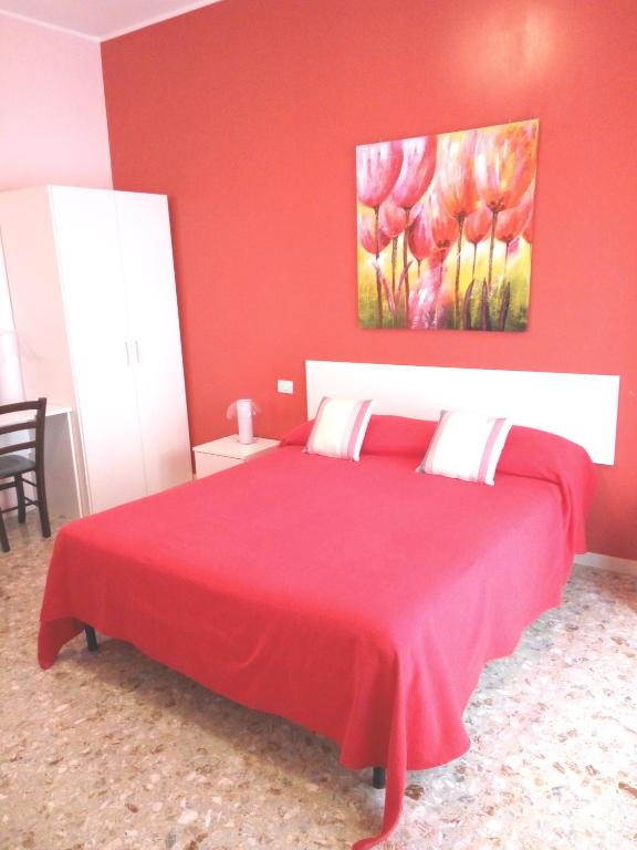 A bed or beds in a room at Michelangelo Rooms