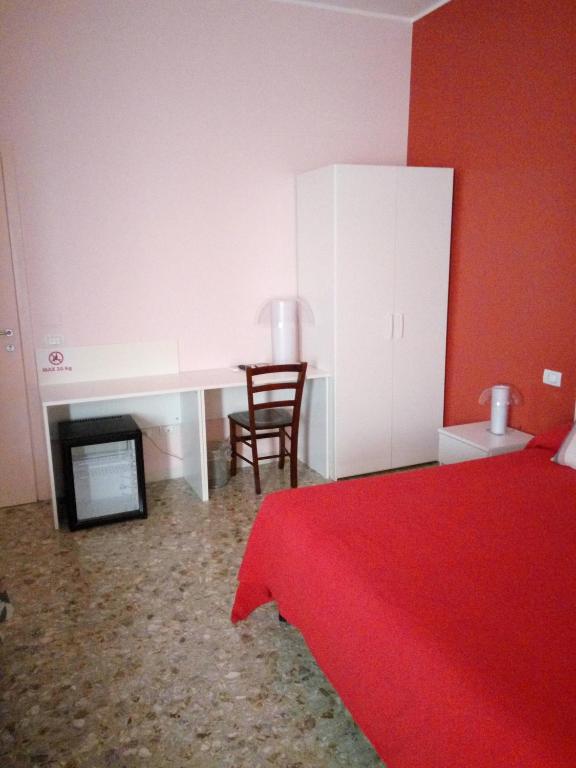 A bed or beds in a room at Michelangelo Rooms