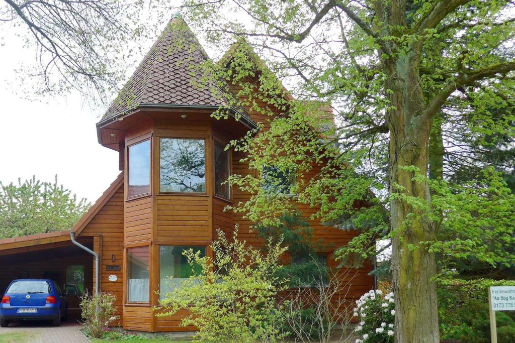 a wooden house with a car parked in front of it at An-Hog-Barg-1 in Godern