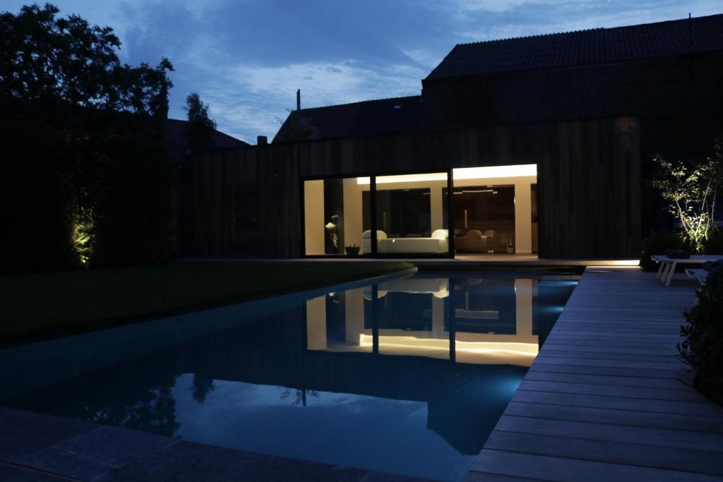Bazén v ubytování B&B For 2-Wellness For 2 nebo v jeho okolí