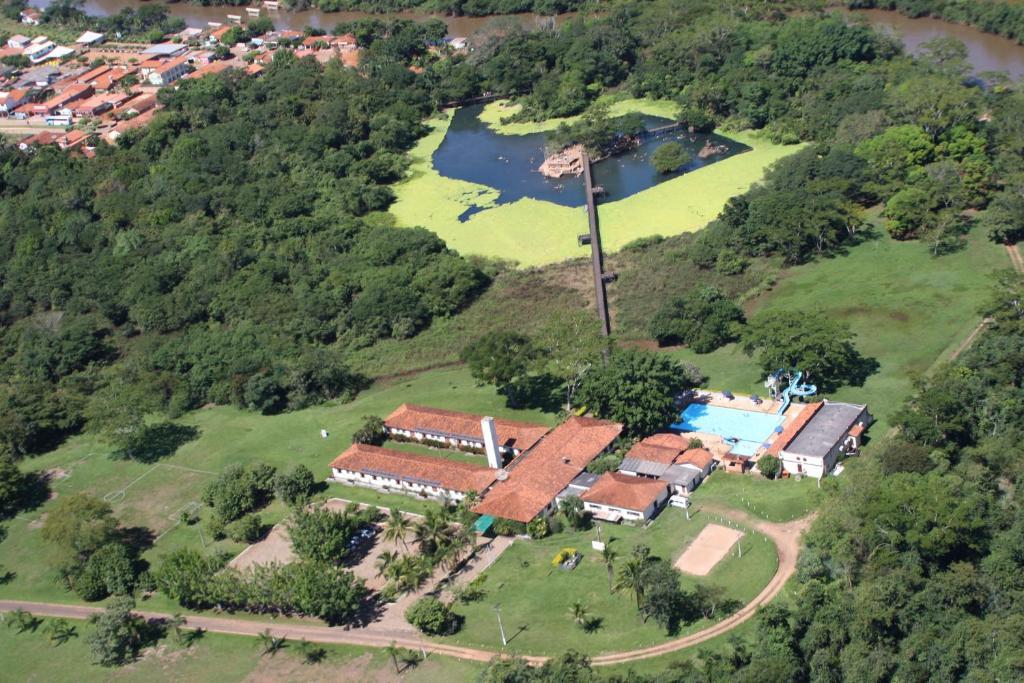 an aerial view of a house on a hill at Hotel Thermas Lagoa Santa in Lagoa Santa